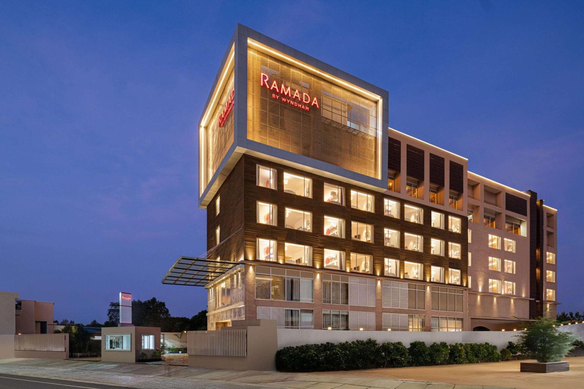 Hotel Ramada By Wyndham Gorakhpur Gorakhnath Mandir Road Extérieur photo
