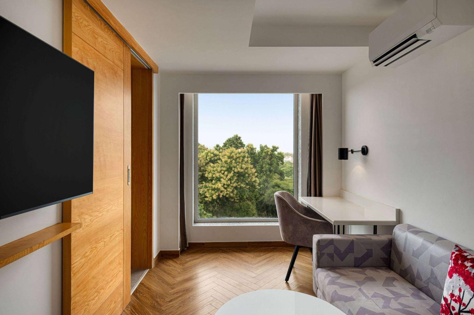 Hotel Ramada By Wyndham Gorakhpur Gorakhnath Mandir Road Extérieur photo