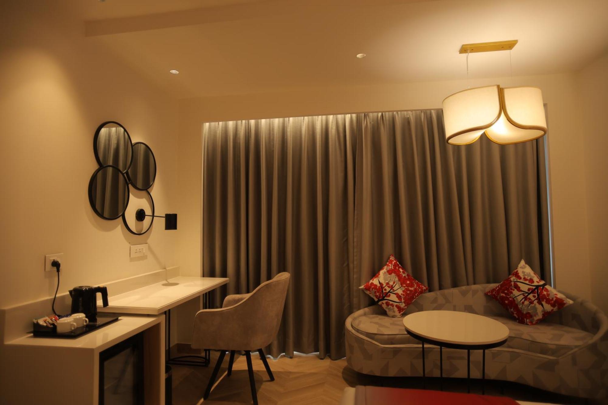 Hotel Ramada By Wyndham Gorakhpur Gorakhnath Mandir Road Extérieur photo