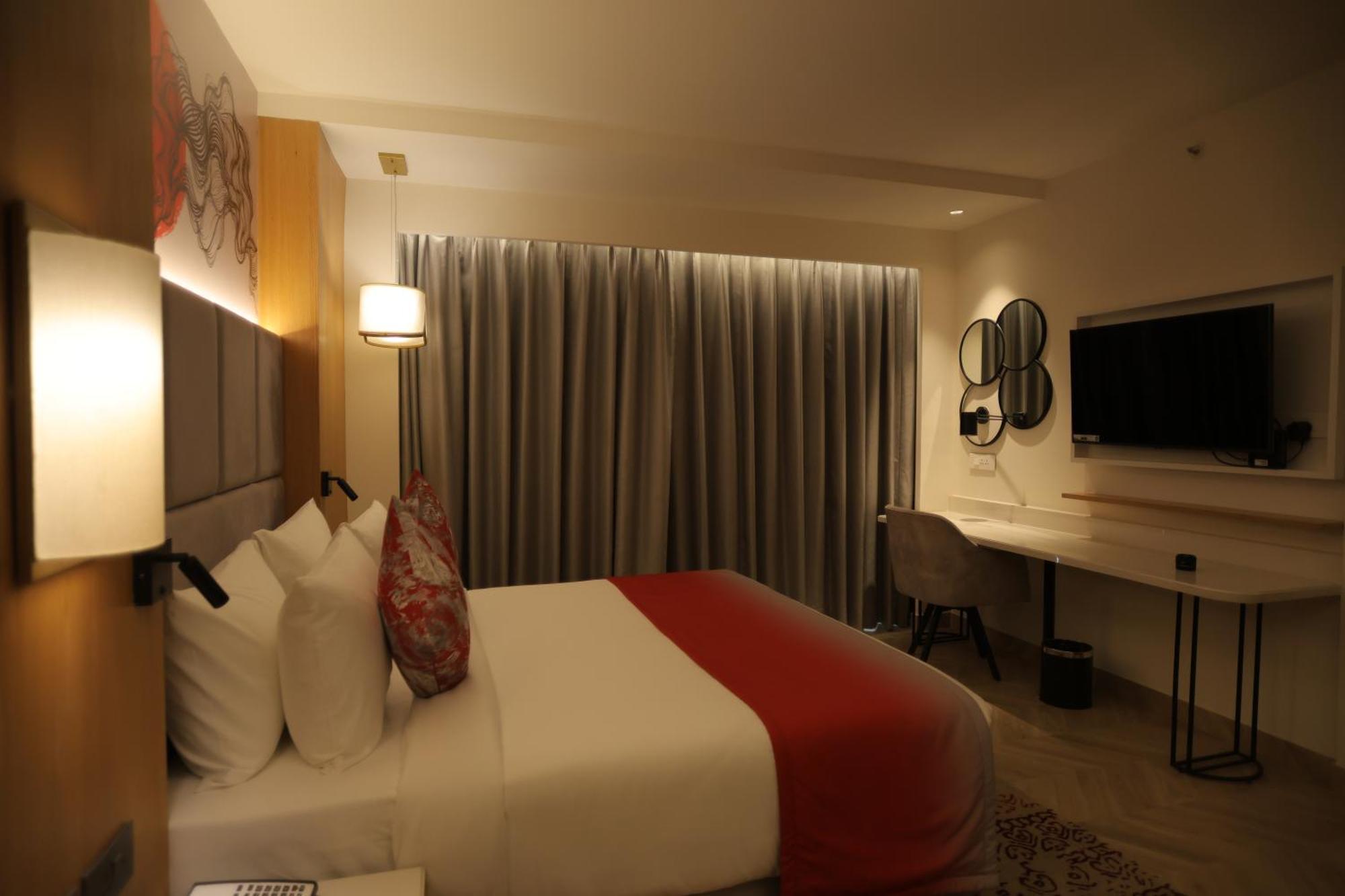 Hotel Ramada By Wyndham Gorakhpur Gorakhnath Mandir Road Extérieur photo